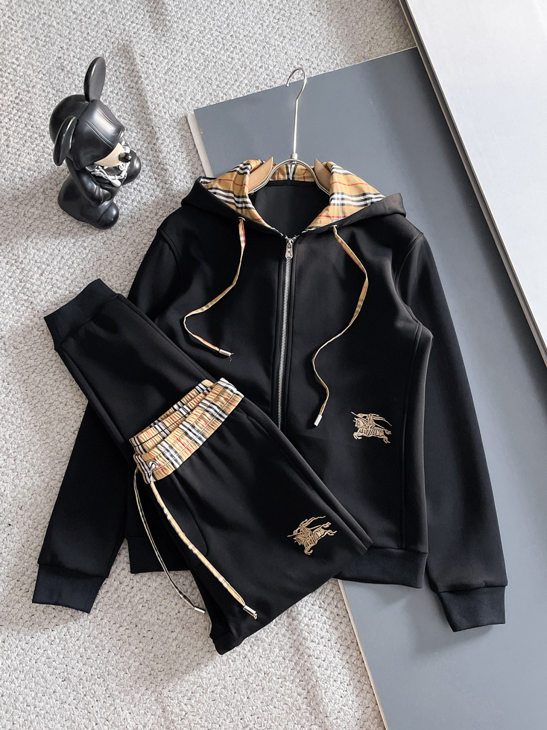 巴宝莉 爆款套装来袭 专注官网原版 2025全新爆款开衫卫衣套装 原单狠货🇭🇰倾注顶级设计师的精心之作 