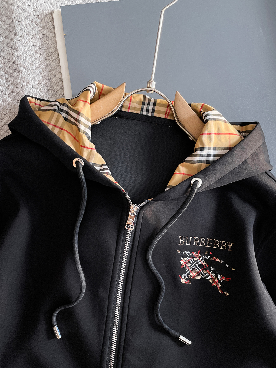 巴宝莉 爆款套装来袭 专注官网原版 2025全新爆款开衫卫衣套装 原单狠货🇭🇰倾注顶级设计师的精心之作 