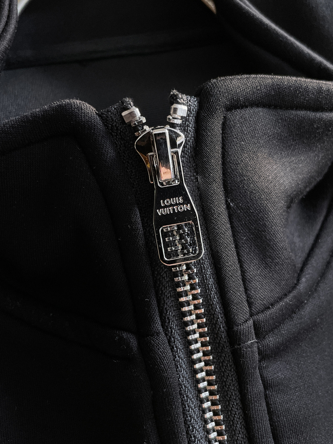 LV 爆款套装来袭 专注官网原版 2025全新爆款开衫卫衣套装 原单狠货🇭🇰倾注顶级设计师的精心之作 就