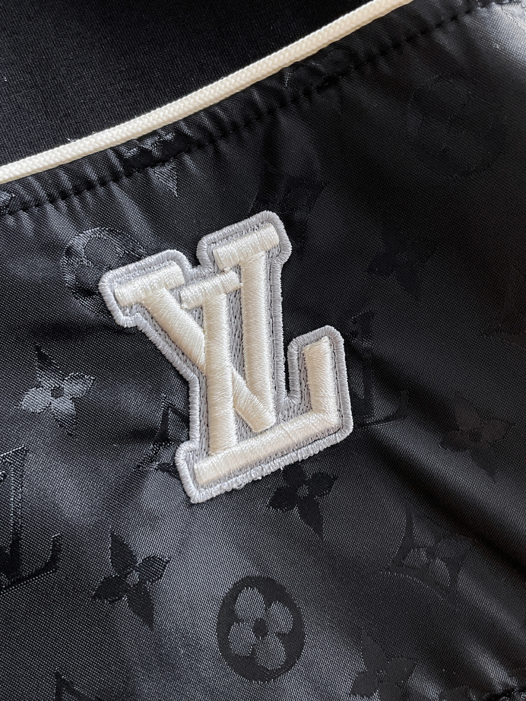 LV 爆款套装来袭 专注官网原版 2025全新爆款开衫卫衣套装 原单狠货🇭🇰倾注顶级设计师的精心之作 就