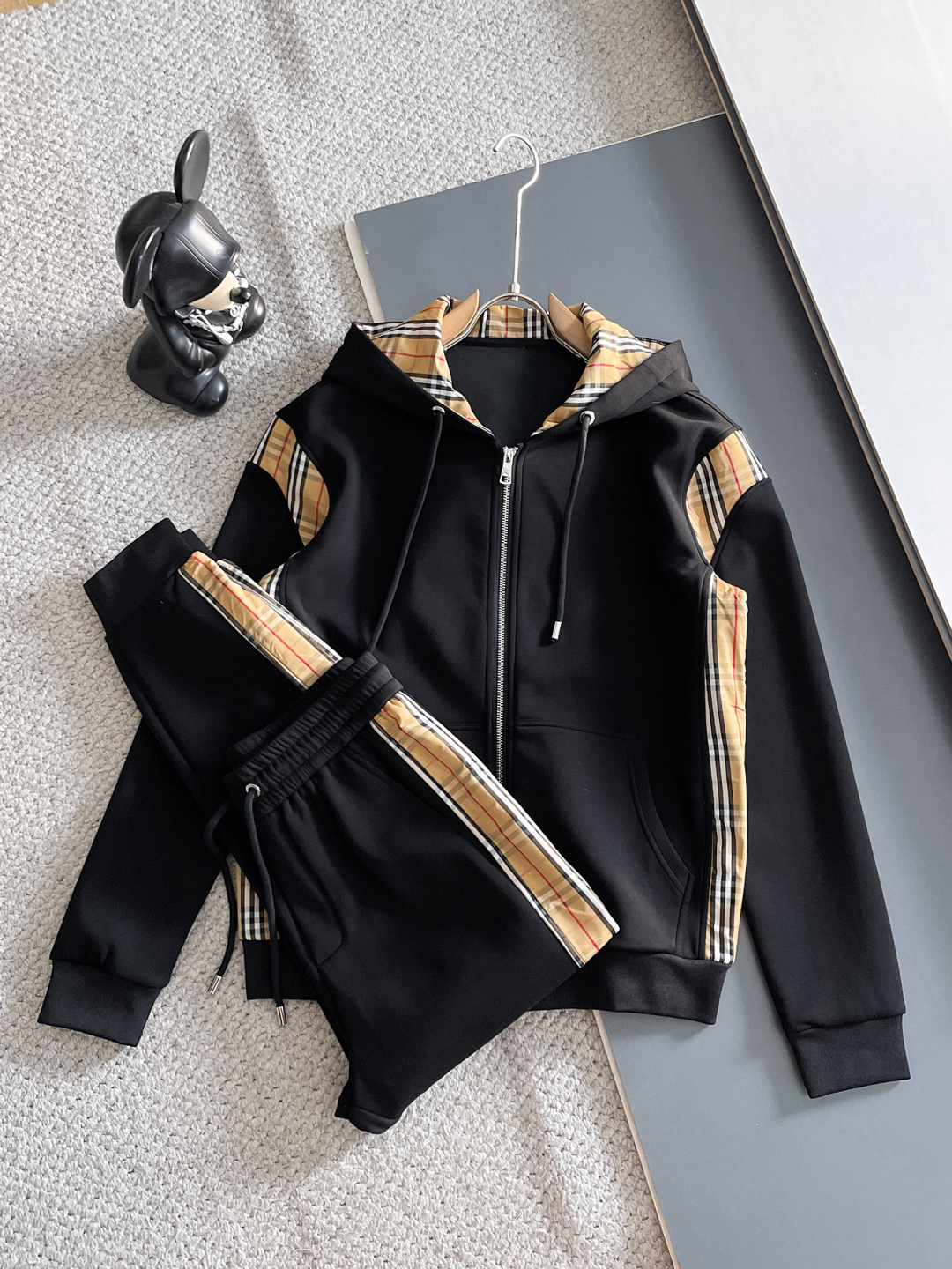 巴宝莉 爆款套装来袭 专注官网原版 2025全新爆款开衫卫衣套装 原单狠货🇭🇰倾注顶级设计师的精心之作 