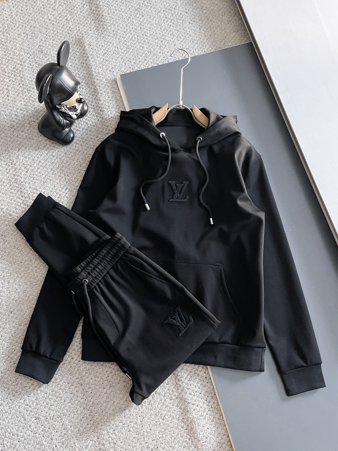 LV 爆款套装来袭 专注官网原版 2025全新爆款开衫卫衣套装 原单狠货🇭🇰倾注顶级设计师的精心之作 就