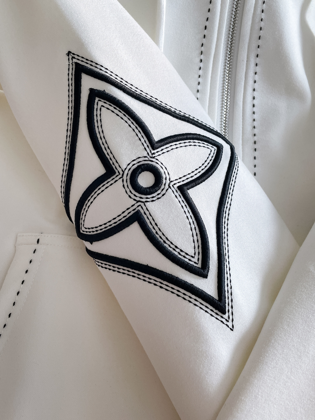 LV 爆款套装来袭 专注官网原版 2025全新爆款开衫卫衣套装 原单狠货🇭🇰倾注顶级设计师的精心之作 就