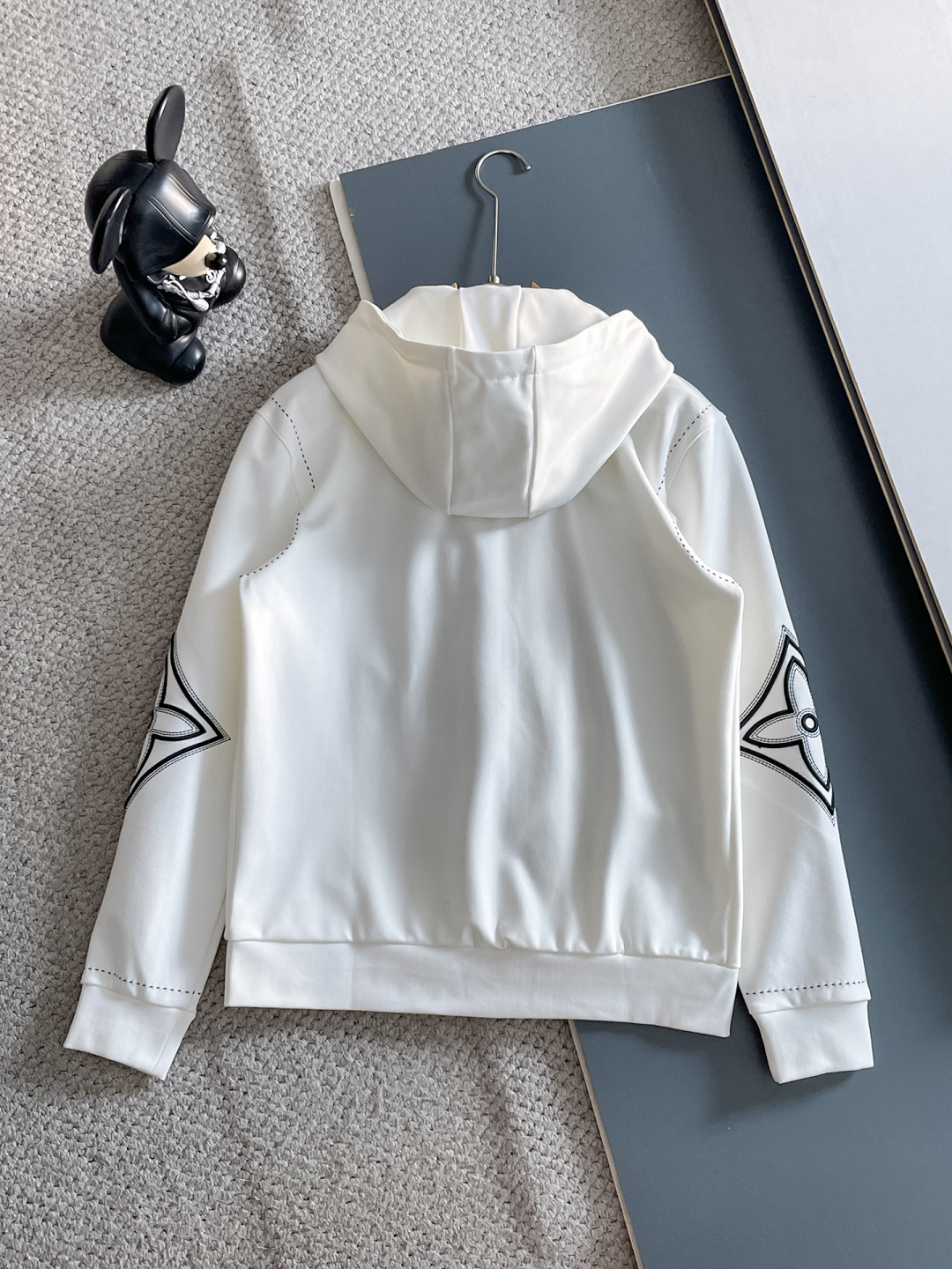 LV 爆款套装来袭 专注官网原版 2025全新爆款开衫卫衣套装 原单狠货🇭🇰倾注顶级设计师的精心之作 就