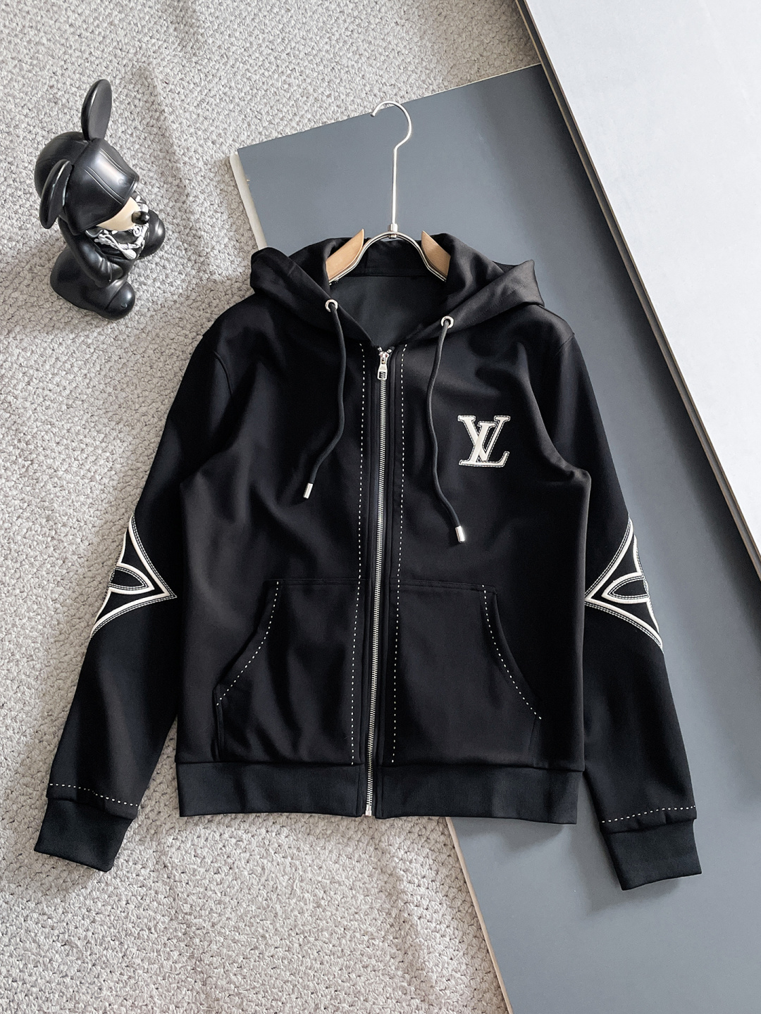 LV 爆款套装来袭 专注官网原版 2025全新爆款开衫卫衣套装 原单狠货🇭🇰倾注顶级设计师的精心之作 就