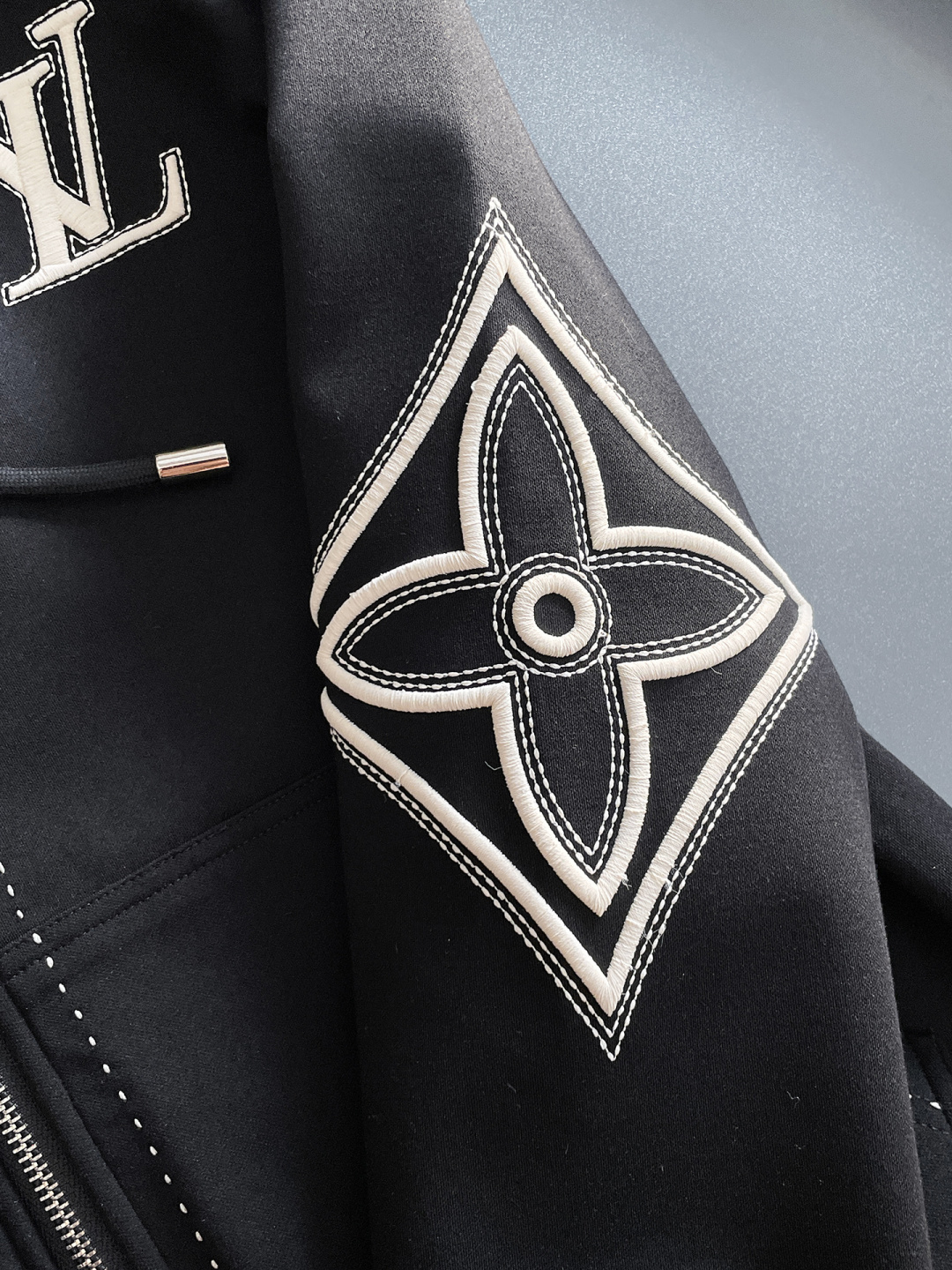 LV 爆款套装来袭 专注官网原版 2025全新爆款开衫卫衣套装 原单狠货🇭🇰倾注顶级设计师的精心之作 就