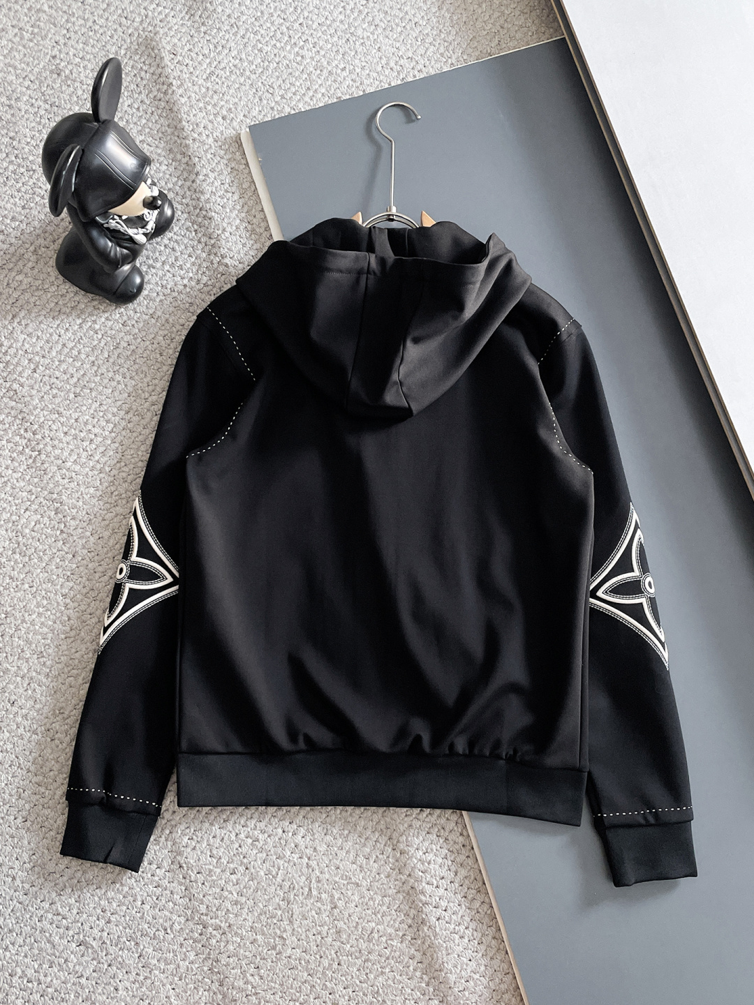 LV 爆款套装来袭 专注官网原版 2025全新爆款开衫卫衣套装 原单狠货🇭🇰倾注顶级设计师的精心之作 就