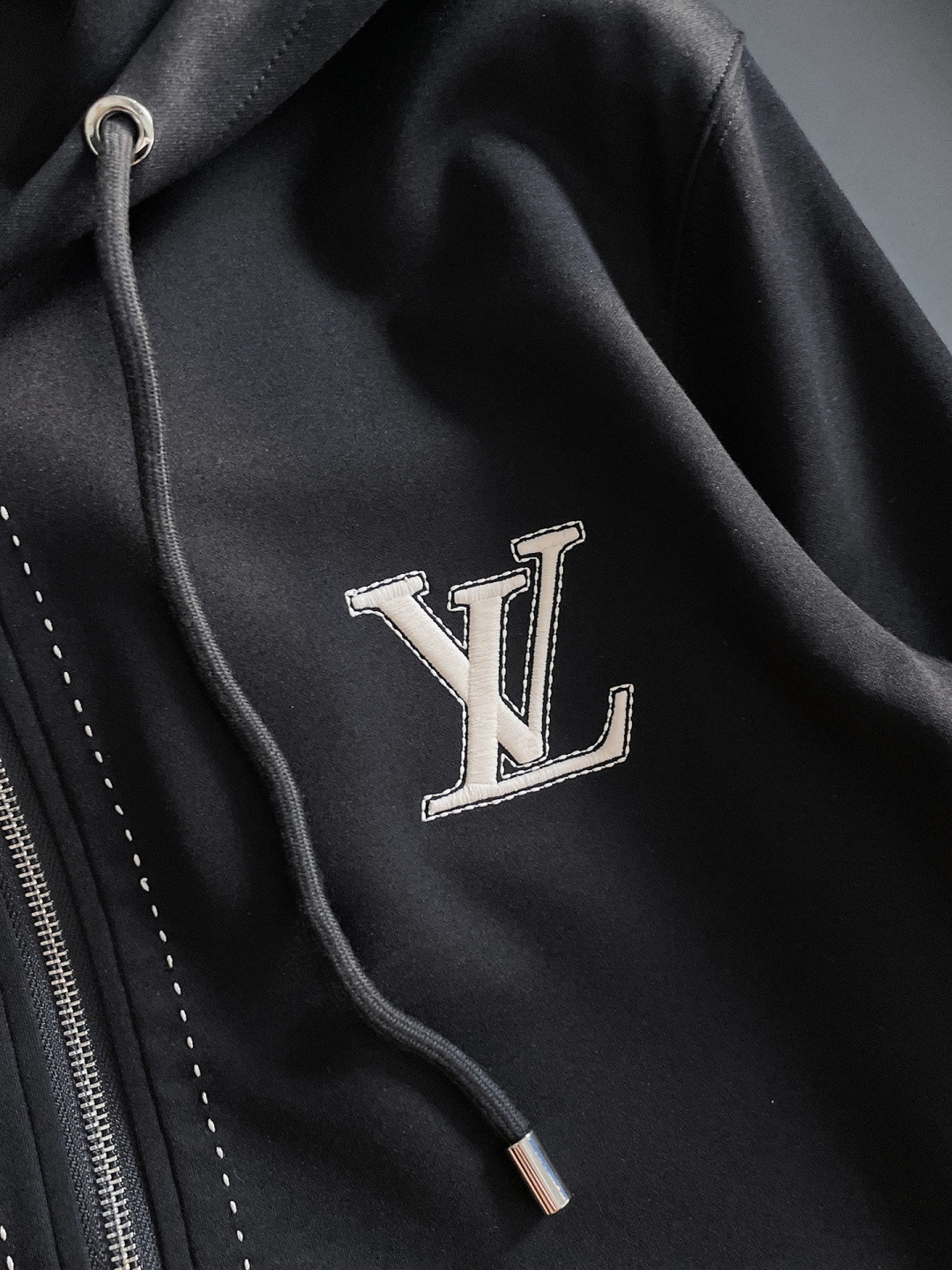 LV 爆款套装来袭 专注官网原版 2025全新爆款开衫卫衣套装 原单狠货🇭🇰倾注顶级设计师的精心之作 就