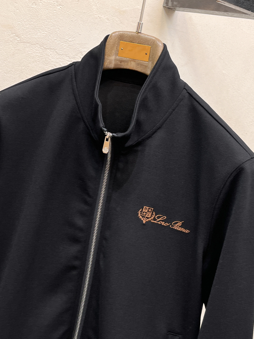 lP🆕 全新爆款开衫套装 原单狠货🇭🇰倾注顶级设计师的精心之作 就为一个贴合、完美的上身效果 全天然优质