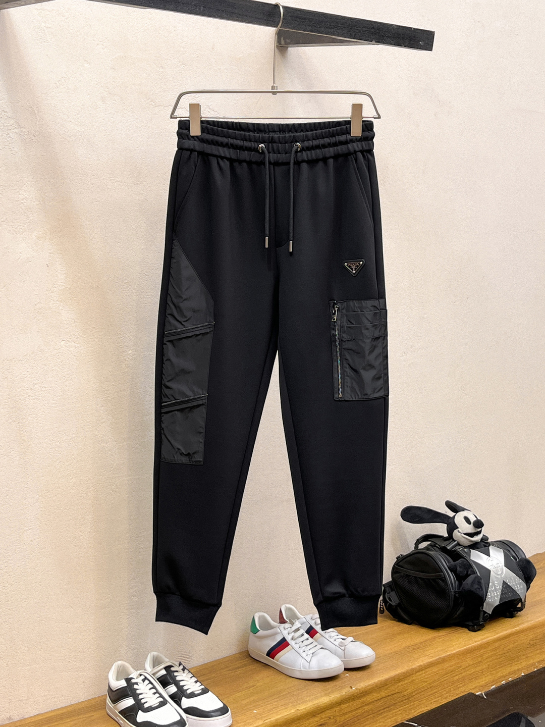 普拉达 2025全新爆款开衫套装 原单狠货🇭🇰倾注顶级设计师的精心之作 就为一个贴合、完美的上身效果 全