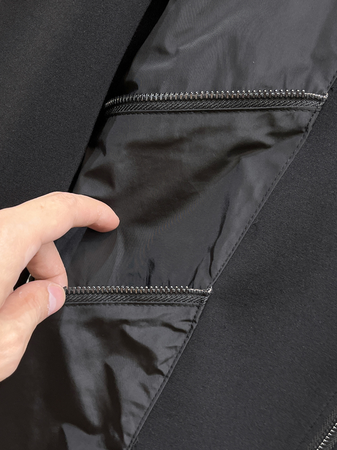 普拉达 2025全新爆款开衫套装 原单狠货🇭🇰倾注顶级设计师的精心之作 就为一个贴合、完美的上身效果 全