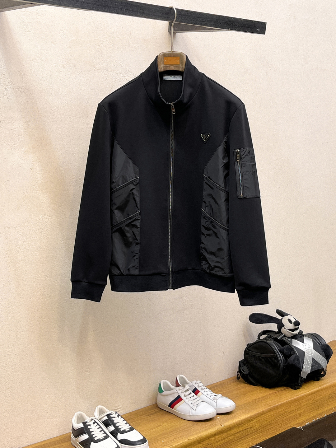 普拉达 2025全新爆款开衫套装 原单狠货🇭🇰倾注顶级设计师的精心之作 就为一个贴合、完美的上身效果 全