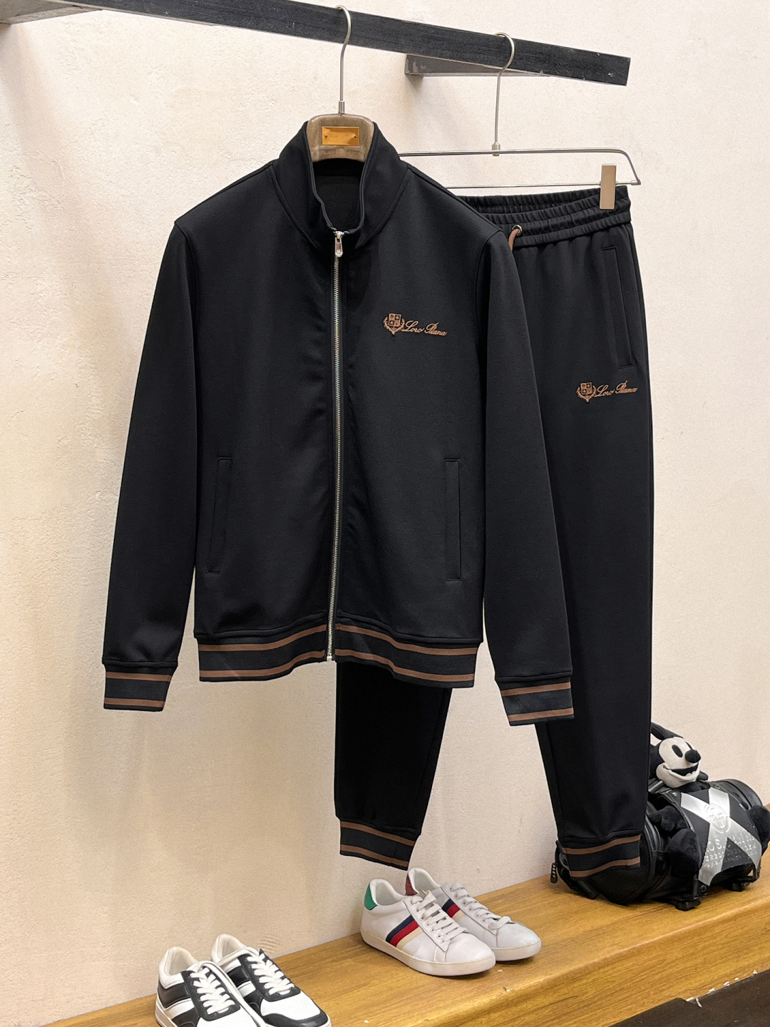 lP🆕 全新爆款开衫套装 原单狠货🇭🇰倾注顶级设计师的精心之作 就为一个贴合、完美的上身效果 全天然优质