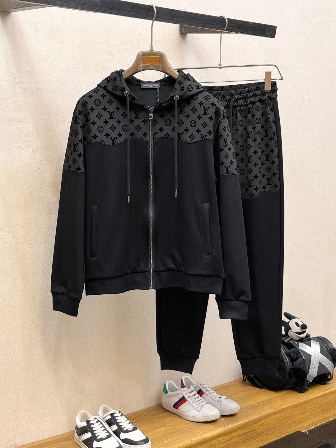 LV 2025全新爆款开衫套装 原单狠货🇭🇰倾注顶级设计师的精心之作 就为一个贴合、完美的上身效果 全天