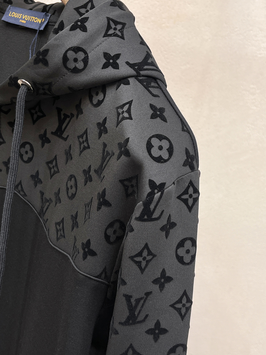 LV 2025全新爆款开衫套装 原单狠货🇭🇰倾注顶级设计师的精心之作 就为一个贴合、完美的上身效果 全天