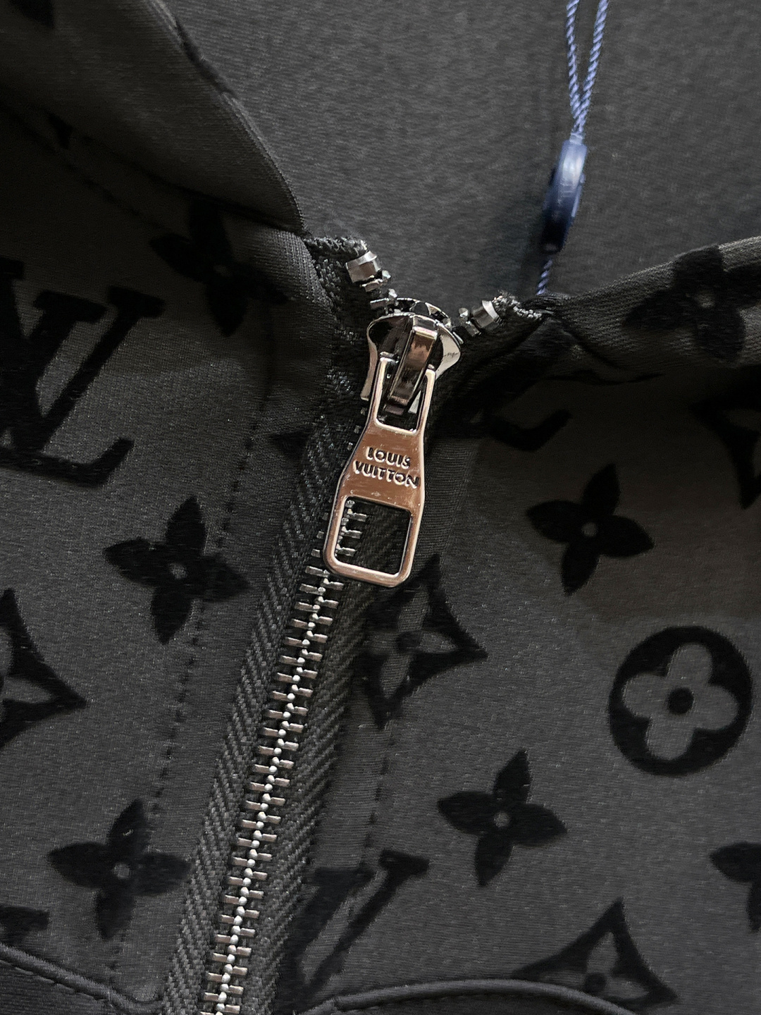 LV 2025全新爆款开衫套装 原单狠货🇭🇰倾注顶级设计师的精心之作 就为一个贴合、完美的上身效果 全天