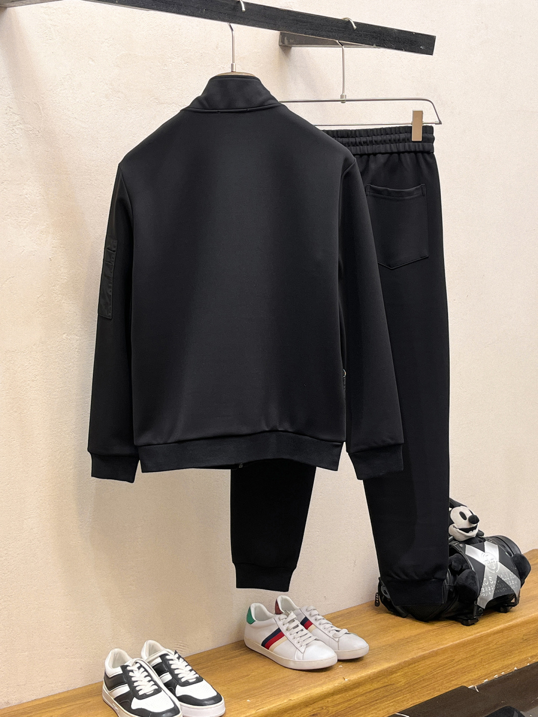 普拉达 2025全新爆款开衫套装 原单狠货🇭🇰倾注顶级设计师的精心之作 就为一个贴合、完美的上身效果 全