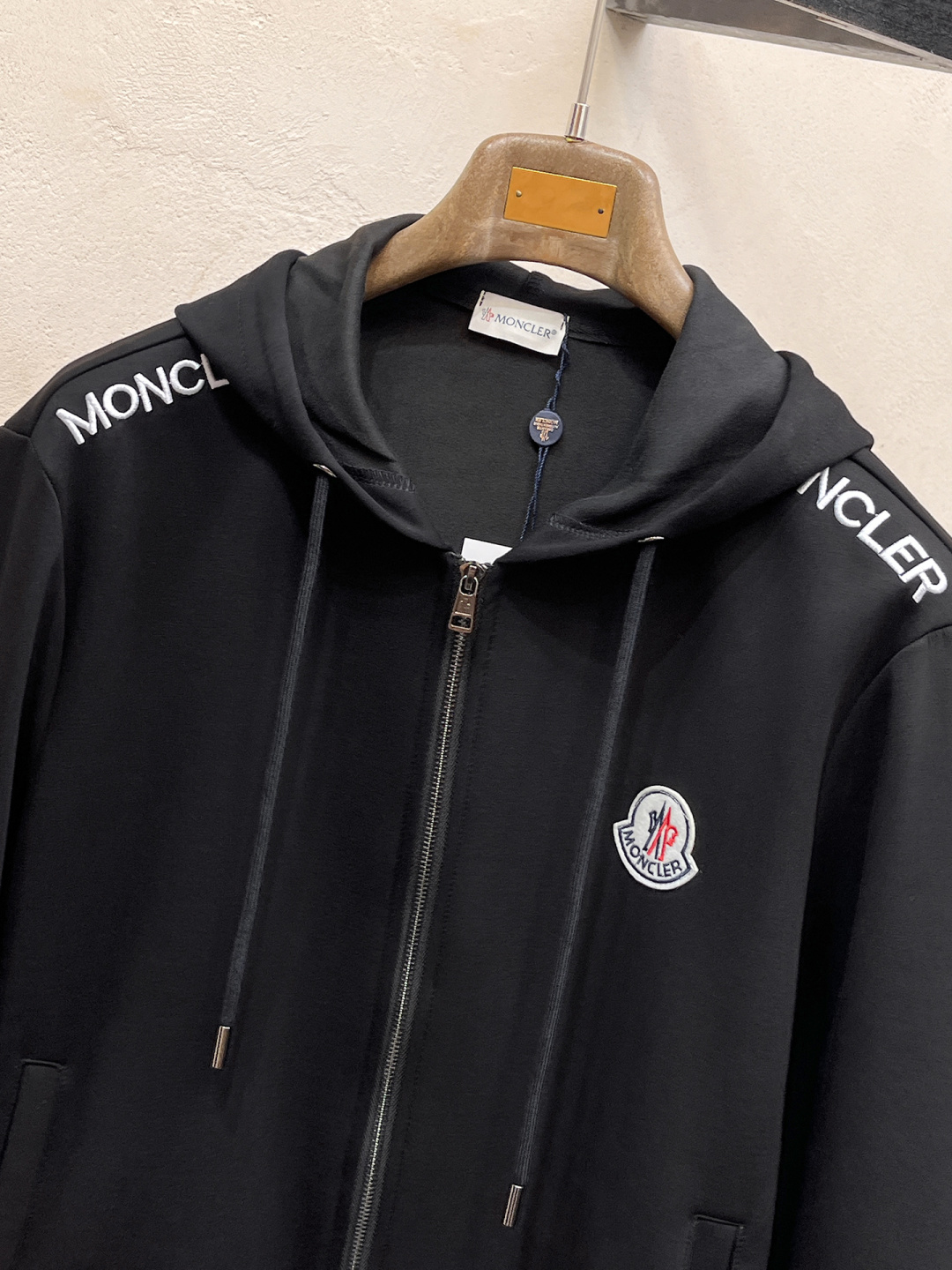 蒙口 2025全新爆款开衫套装 原单狠货🇭🇰倾注顶级设计师的精心之作 就为一个贴合、完美的上身效果 全天