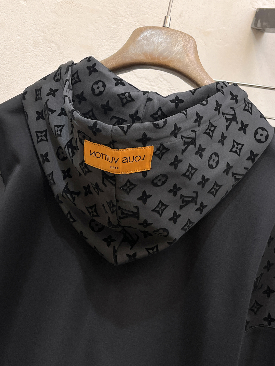 LV 2025全新爆款开衫套装 原单狠货🇭🇰倾注顶级设计师的精心之作 就为一个贴合、完美的上身效果 全天