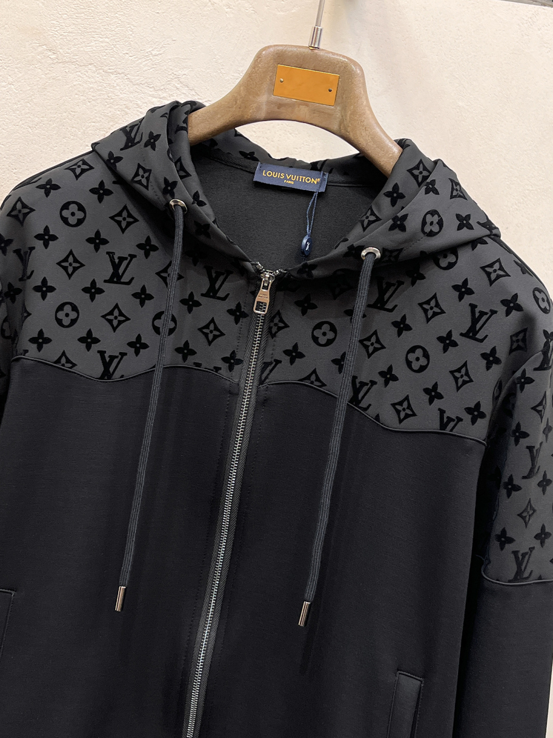 LV 2025全新爆款开衫套装 原单狠货🇭🇰倾注顶级设计师的精心之作 就为一个贴合、完美的上身效果 全天