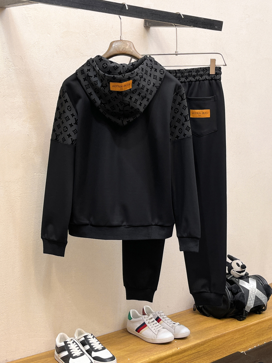 LV 2025全新爆款开衫套装 原单狠货🇭🇰倾注顶级设计师的精心之作 就为一个贴合、完美的上身效果 全天