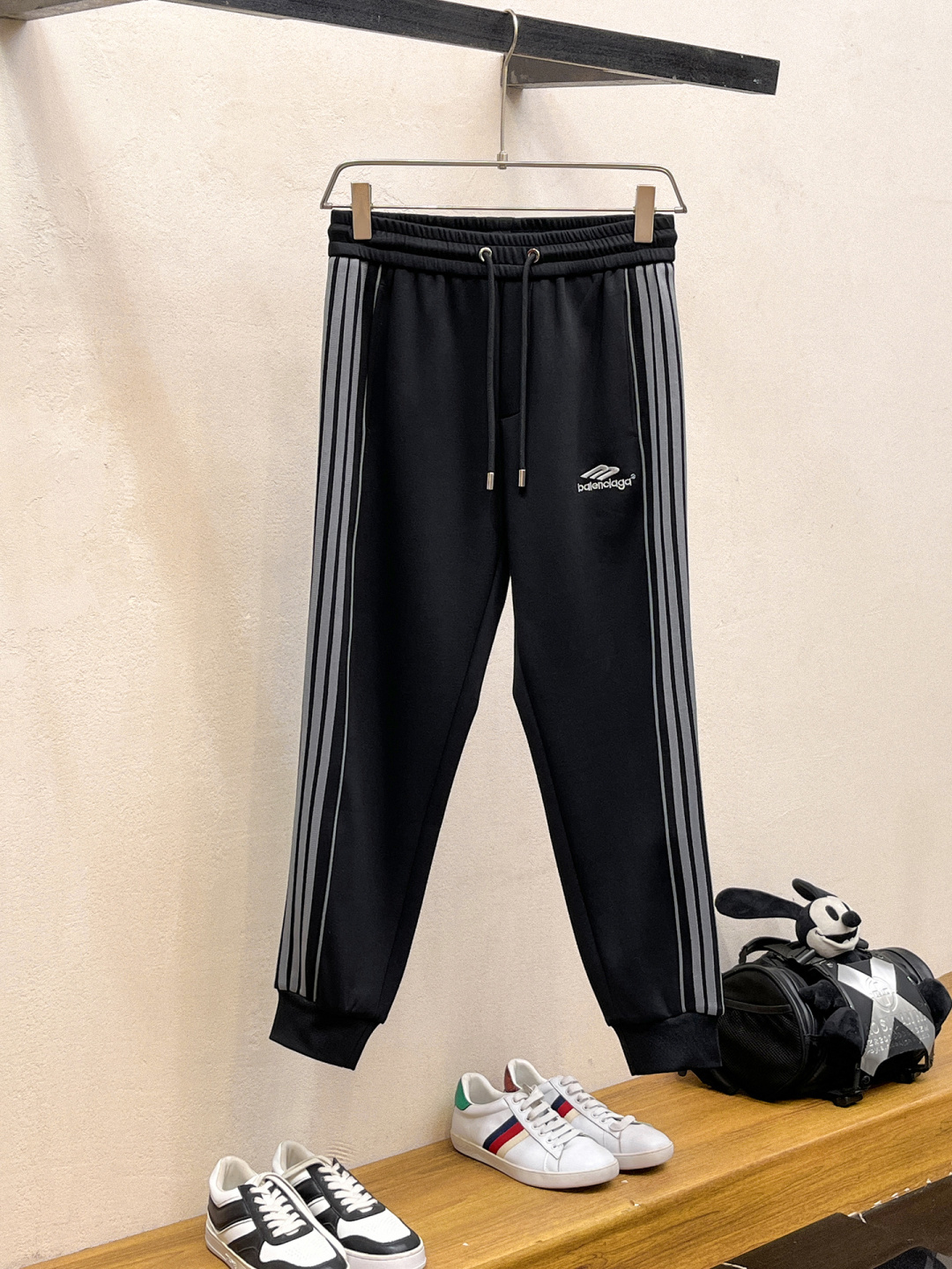 巴黎世家 2025全新爆款开衫套装 原单狠货🇭🇰倾注顶级设计师的精心之作 就为一个贴合、完美的上身效果 