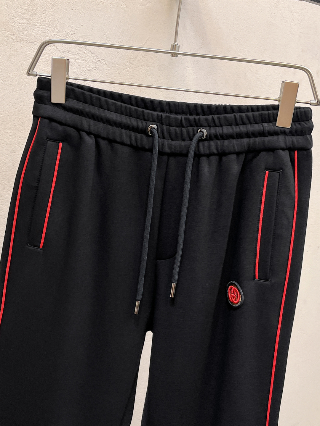 古奇 2025全新爆款开衫套装 原单狠货🇭🇰倾注顶级设计师的精心之作 就为一个贴合、完美的上身效果 全天