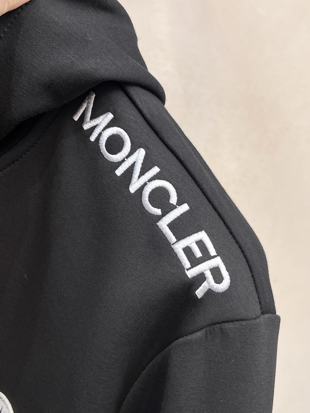 蒙口 2025全新爆款开衫套装 原单狠货🇭🇰倾注顶级设计师的精心之作 就为一个贴合、完美的上身效果 全天