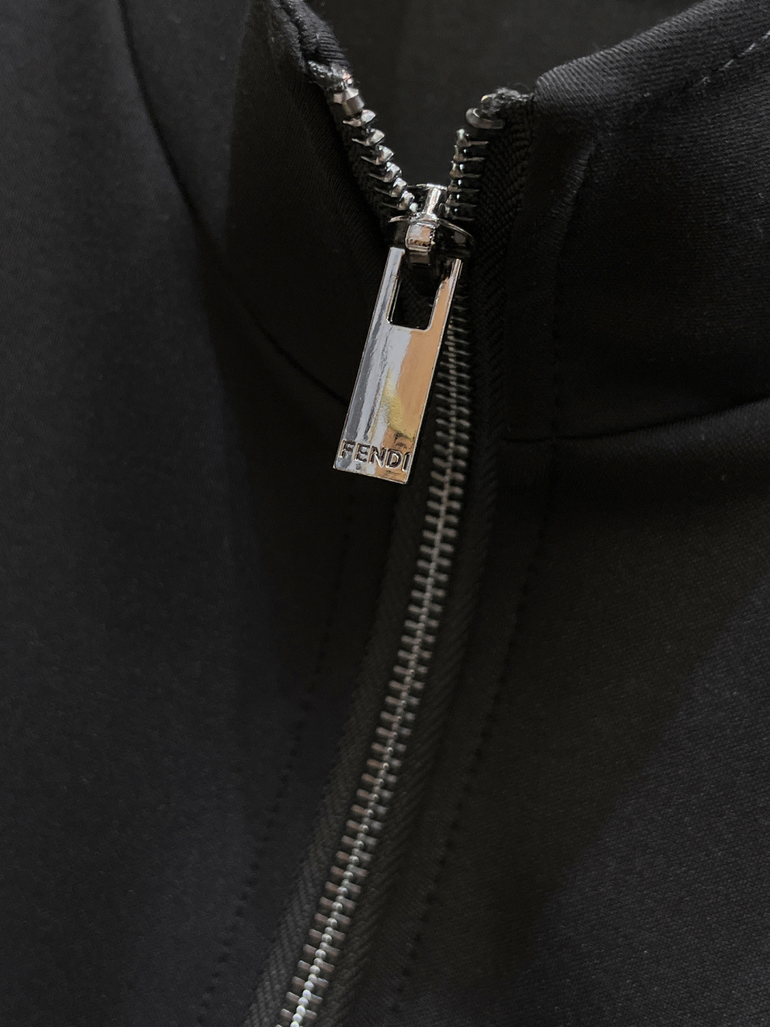 芬迪 2025全新爆款开衫套装 原单狠货🇭🇰倾注顶级设计师的精心之作 就为一个贴合、完美的上身效果 全天