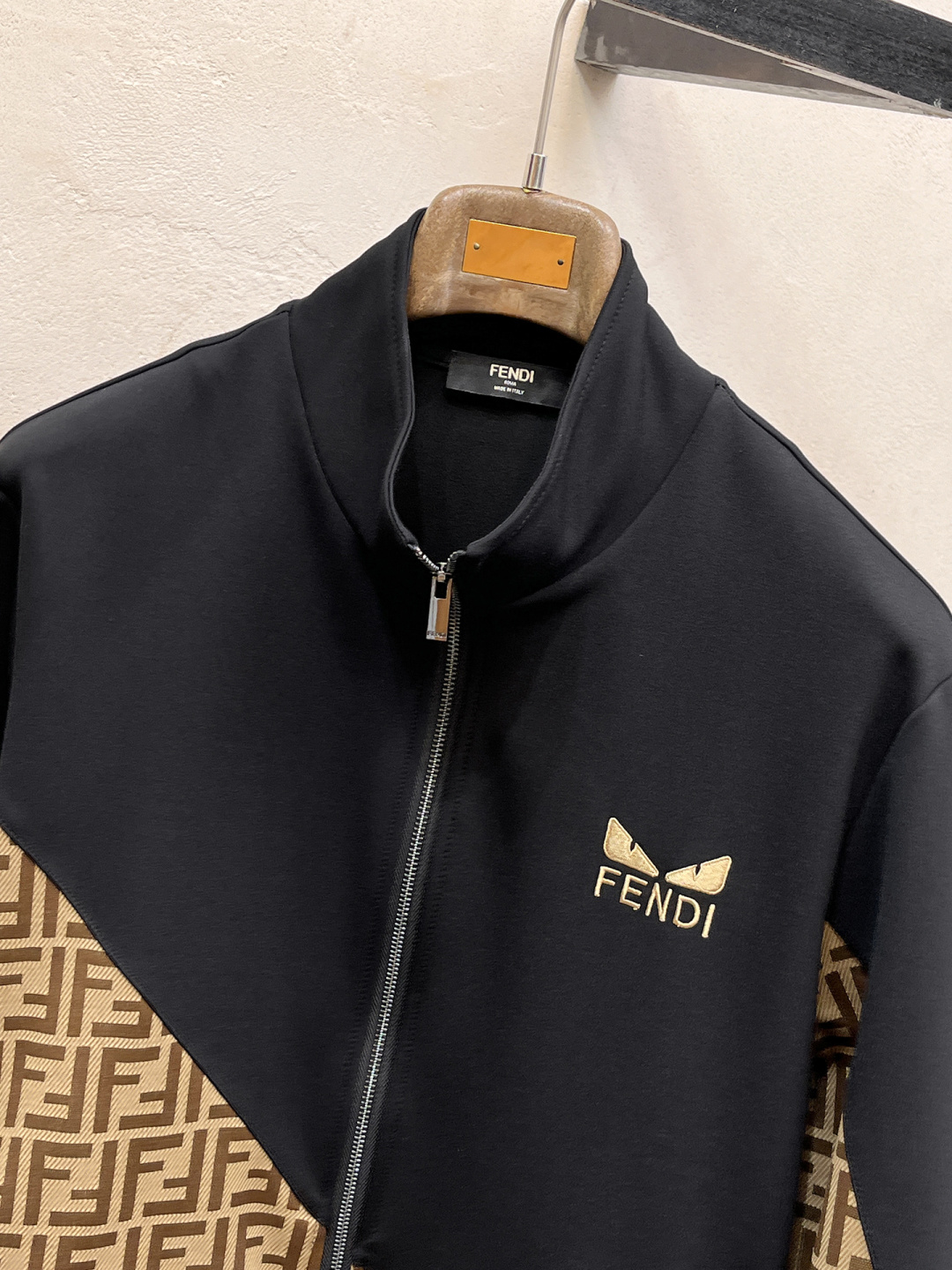 芬迪 2025全新爆款开衫套装 原单狠货🇭🇰倾注顶级设计师的精心之作 就为一个贴合、完美的上身效果 全天