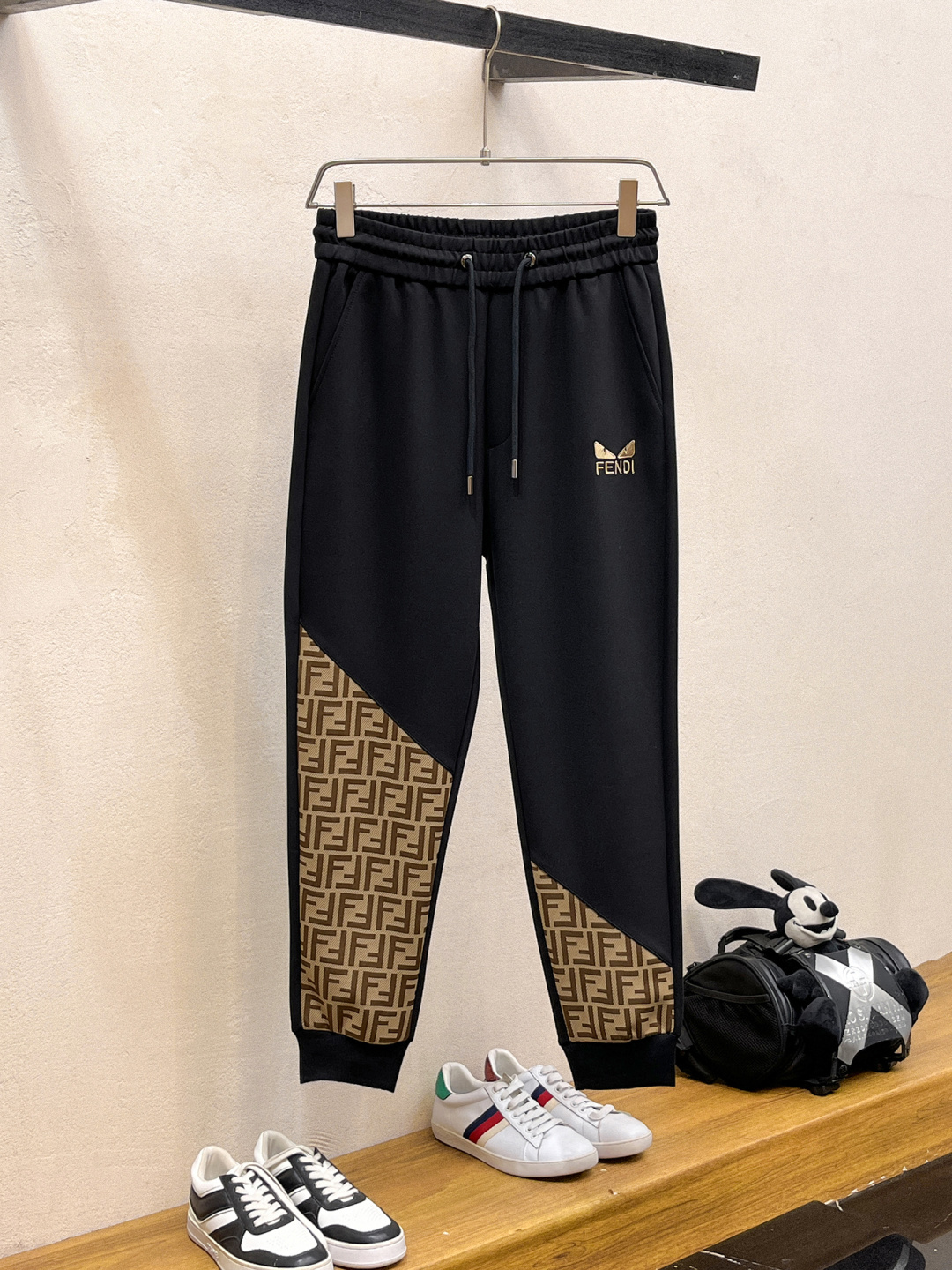 芬迪 2025全新爆款开衫套装 原单狠货🇭🇰倾注顶级设计师的精心之作 就为一个贴合、完美的上身效果 全天