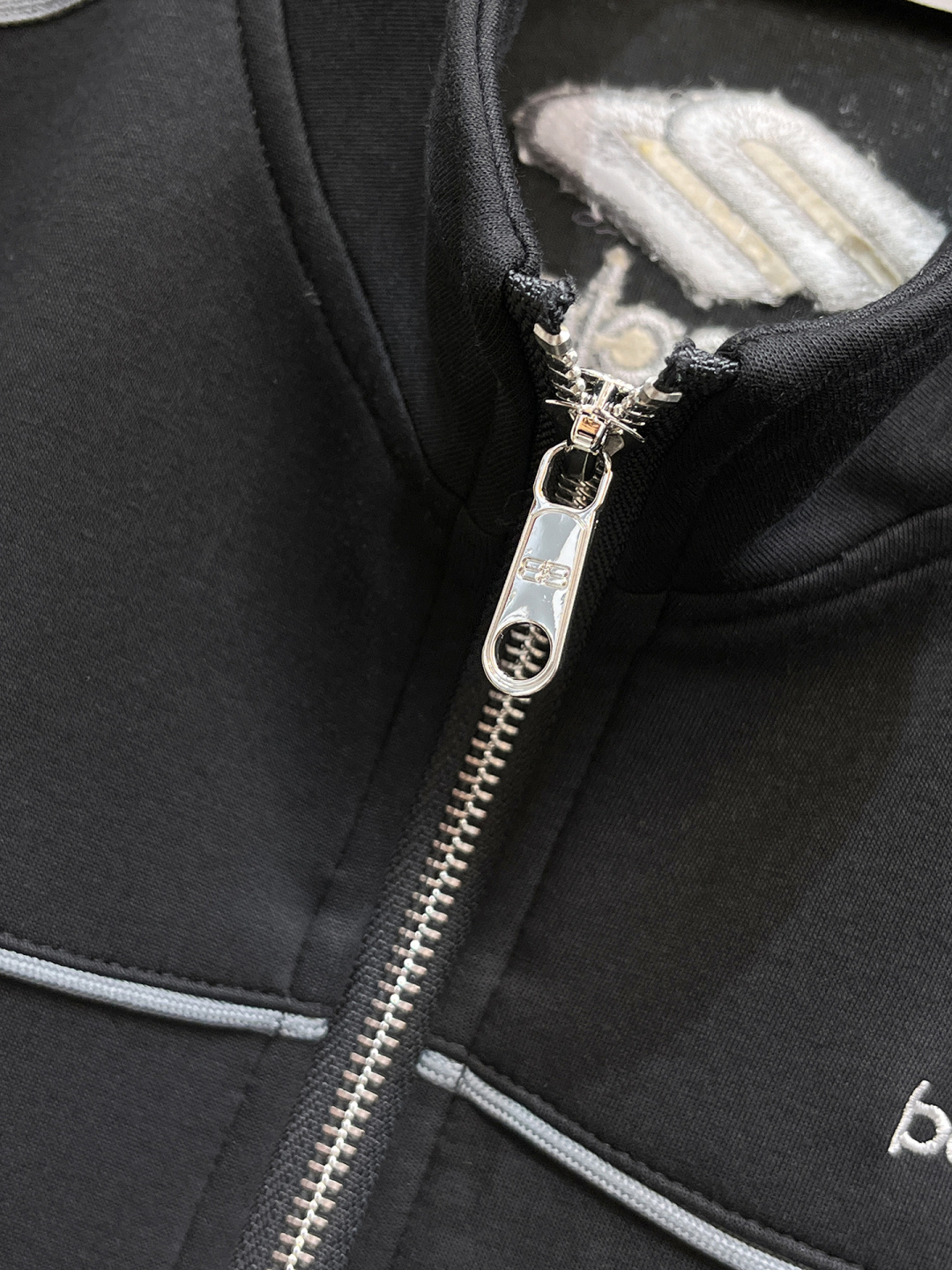 巴黎世家 2025全新爆款开衫套装 原单狠货🇭🇰倾注顶级设计师的精心之作 就为一个贴合、完美的上身效果 