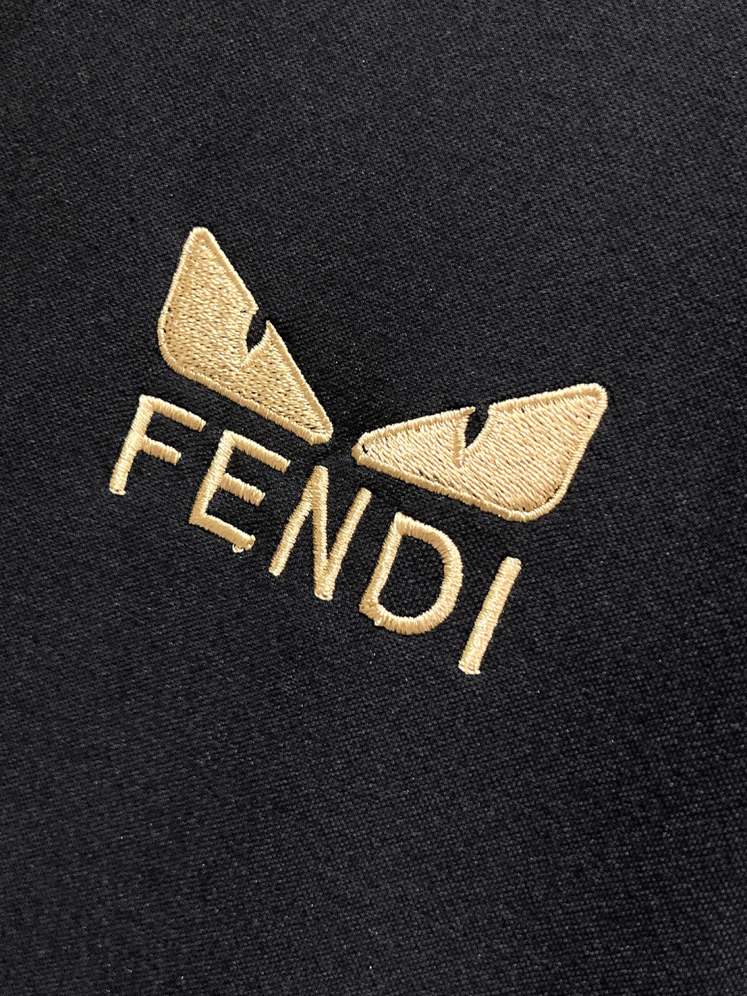 芬迪 2025全新爆款开衫套装 原单狠货🇭🇰倾注顶级设计师的精心之作 就为一个贴合、完美的上身效果 全天