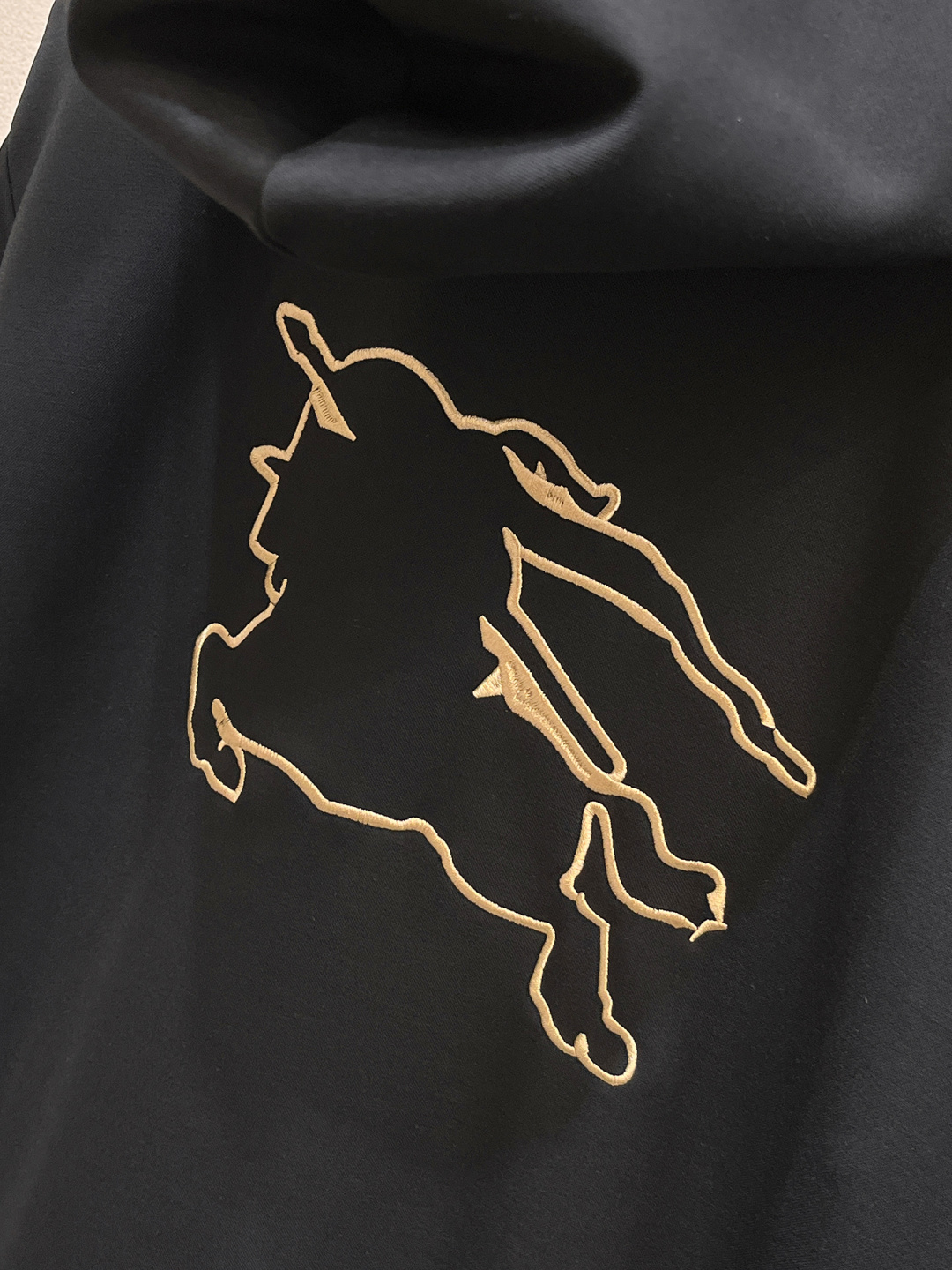 巴宝莉 2025全新爆款开衫套装 原单狠货🇭🇰倾注顶级设计师的精心之作 就为一个贴合、完美的上身效果 全