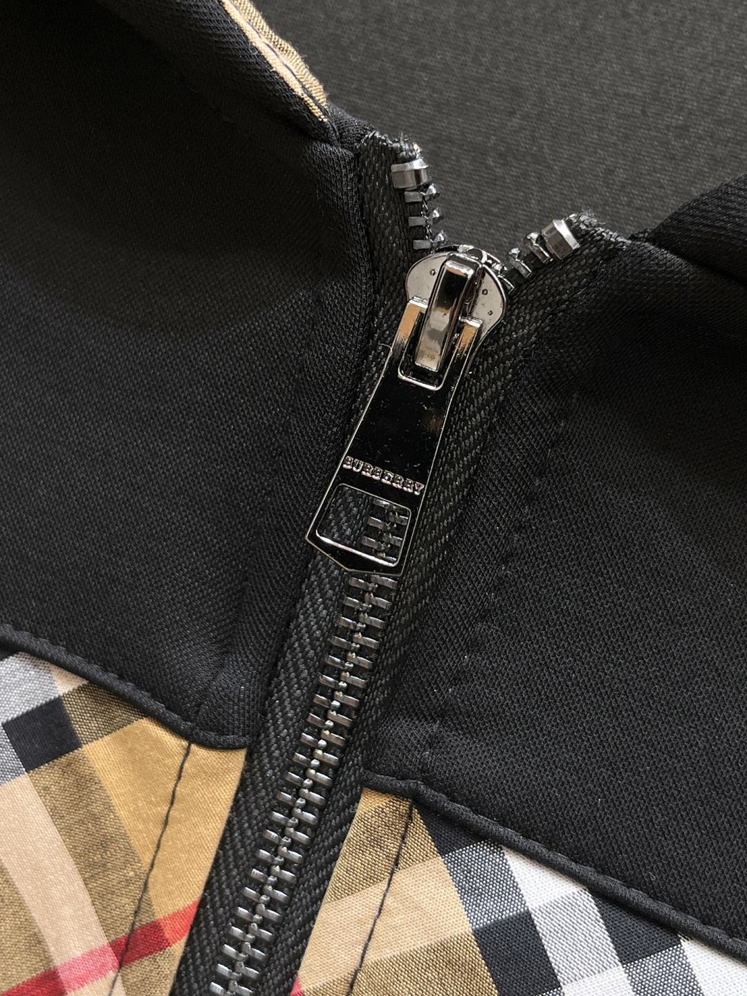 巴宝莉 2025全新爆款开衫套装 原单狠货🇭🇰倾注顶级设计师的精心之作 就为一个贴合、完美的上身效果 全