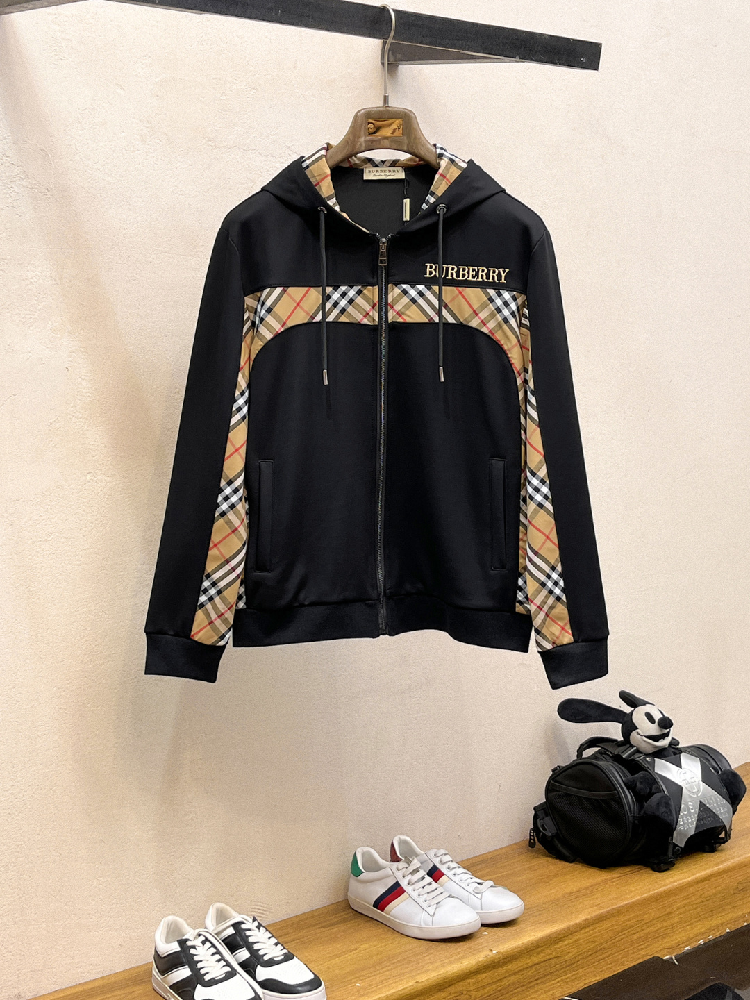 巴宝莉 2025全新爆款开衫套装 原单狠货🇭🇰倾注顶级设计师的精心之作 就为一个贴合、完美的上身效果 全