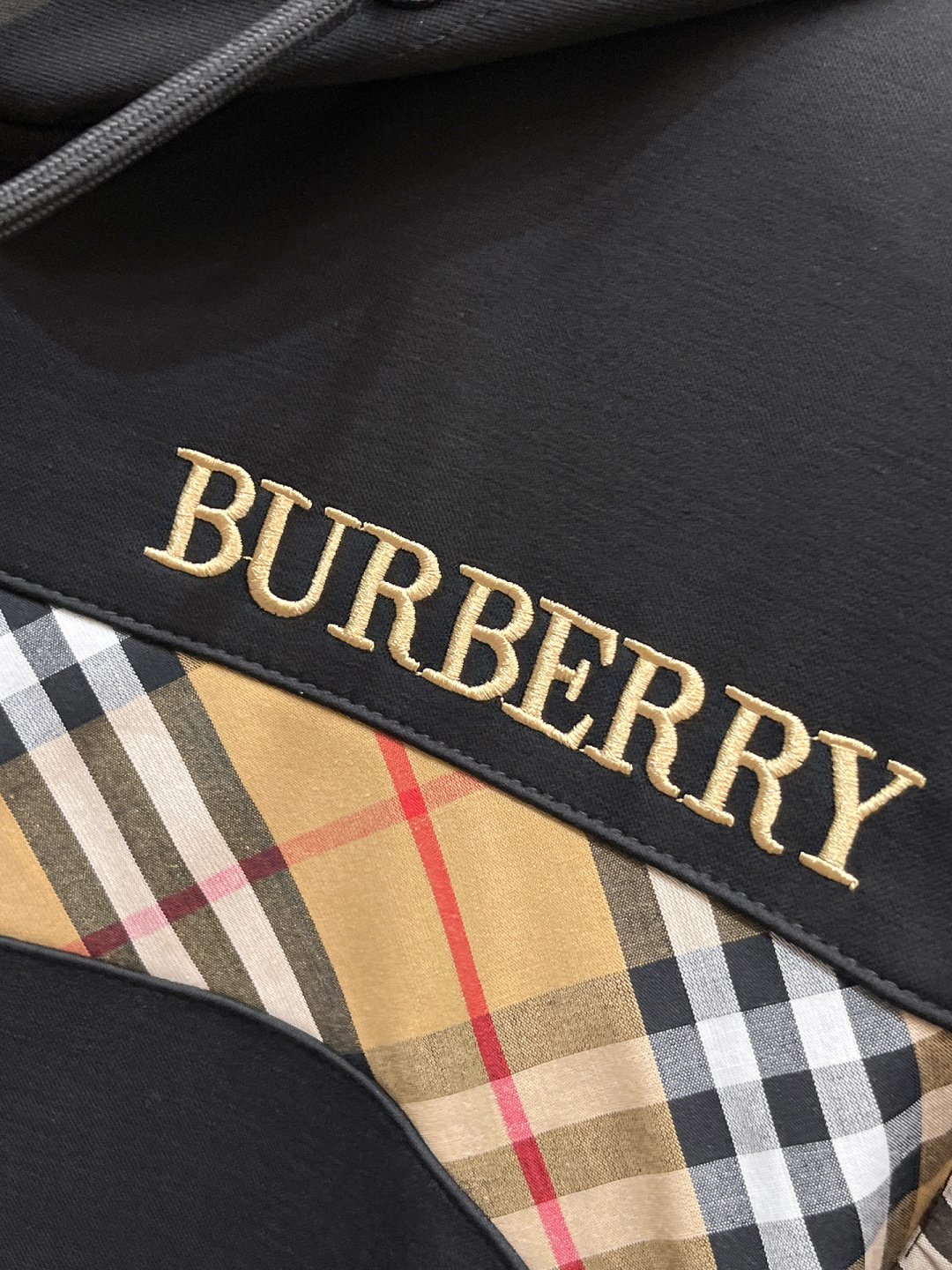 巴宝莉 2025全新爆款开衫套装 原单狠货🇭🇰倾注顶级设计师的精心之作 就为一个贴合、完美的上身效果 全