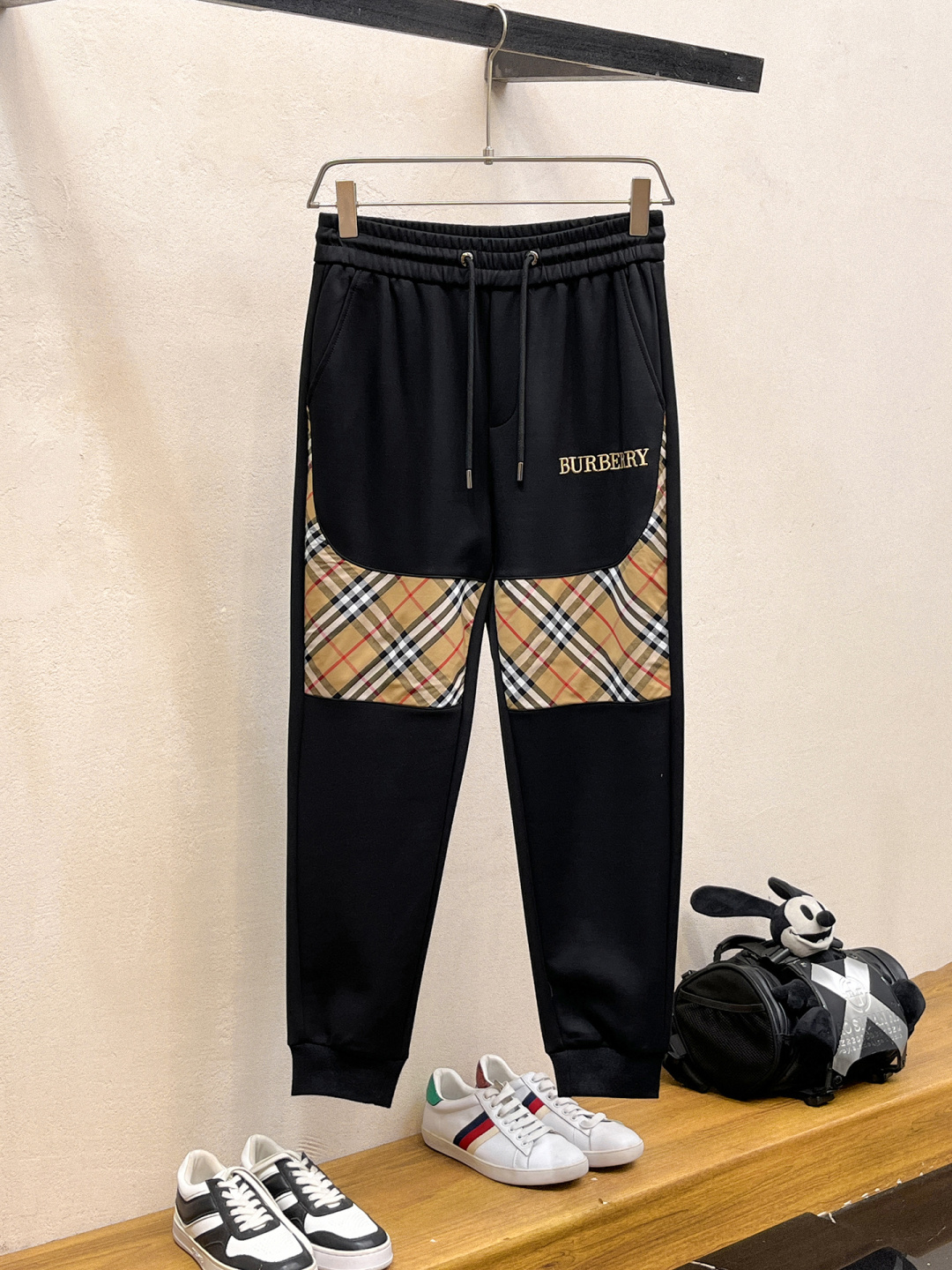 巴宝莉 2025全新爆款开衫套装 原单狠货🇭🇰倾注顶级设计师的精心之作 就为一个贴合、完美的上身效果 全