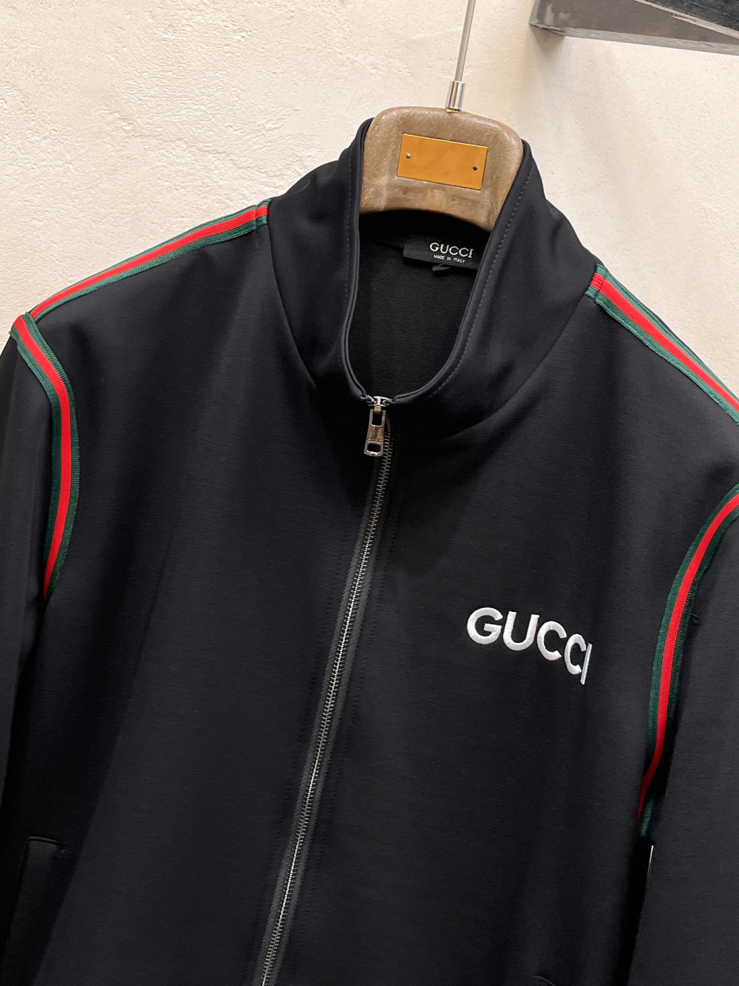 古奇 2025全新爆款开衫套装 原单狠货🇭🇰倾注顶级设计师的精心之作 就为一个贴合、完美的上身效果 全天