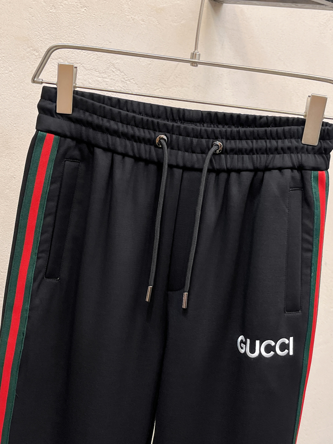 古奇 2025全新爆款开衫套装 原单狠货🇭🇰倾注顶级设计师的精心之作 就为一个贴合、完美的上身效果 全天