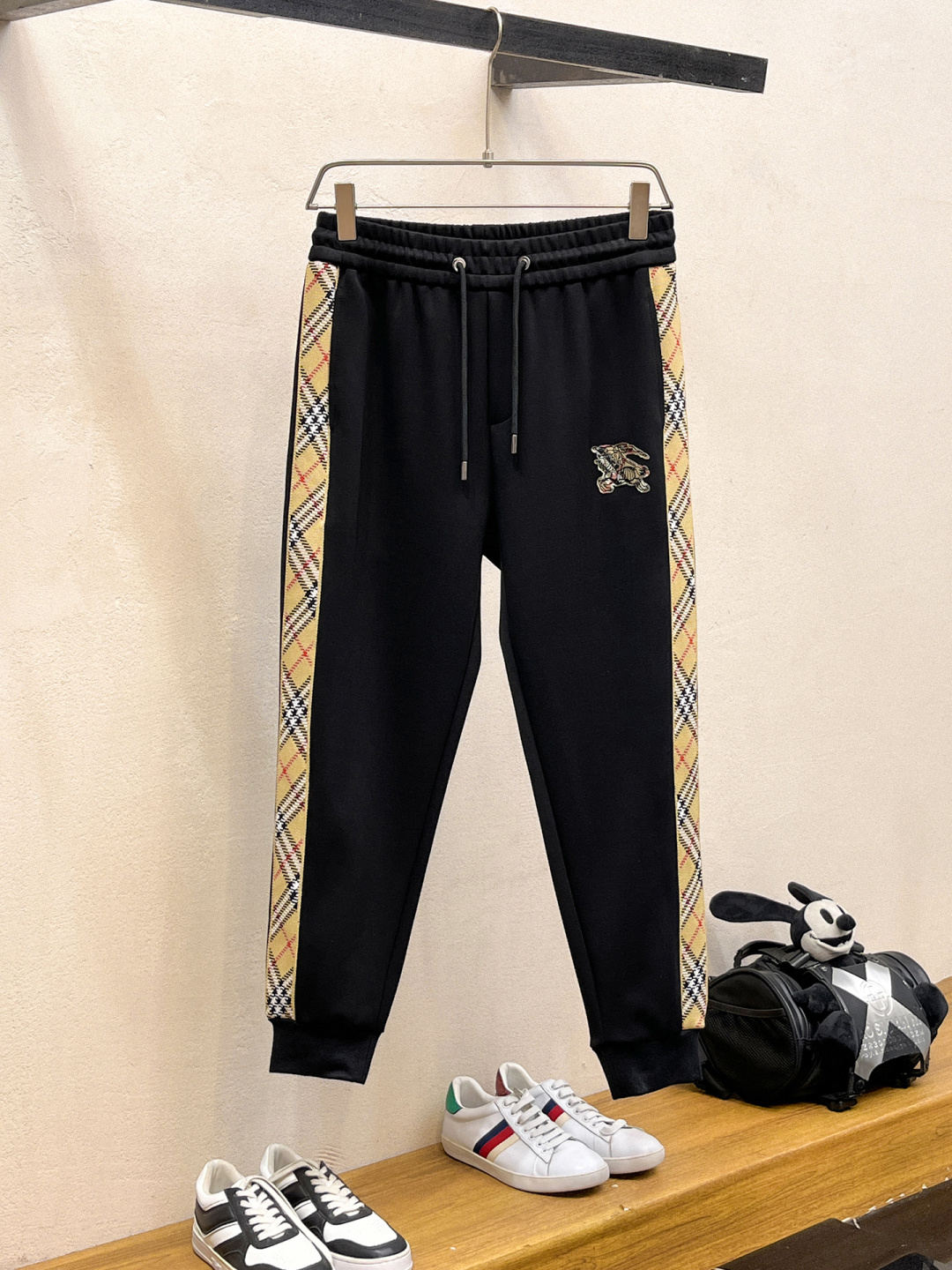 巴宝莉 2025全新爆款开衫套装 原单狠货🇭🇰倾注顶级设计师的精心之作 就为一个贴合、完美的上身效果 全