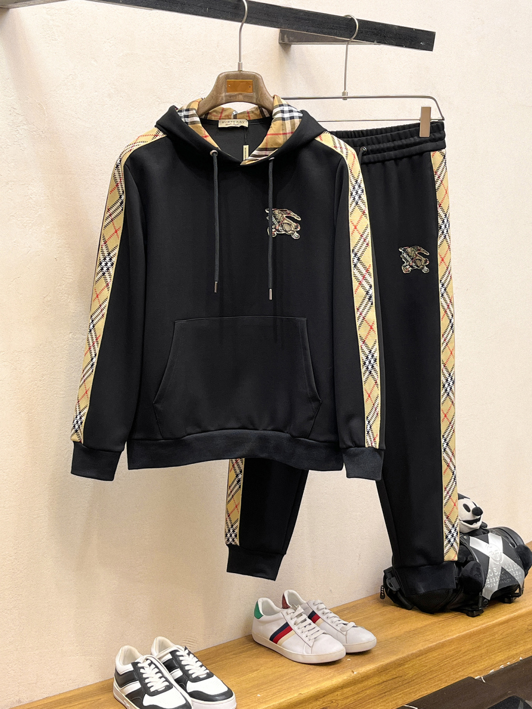 巴宝莉 2025全新爆款开衫套装 原单狠货🇭🇰倾注顶级设计师的精心之作 就为一个贴合、完美的上身效果 全