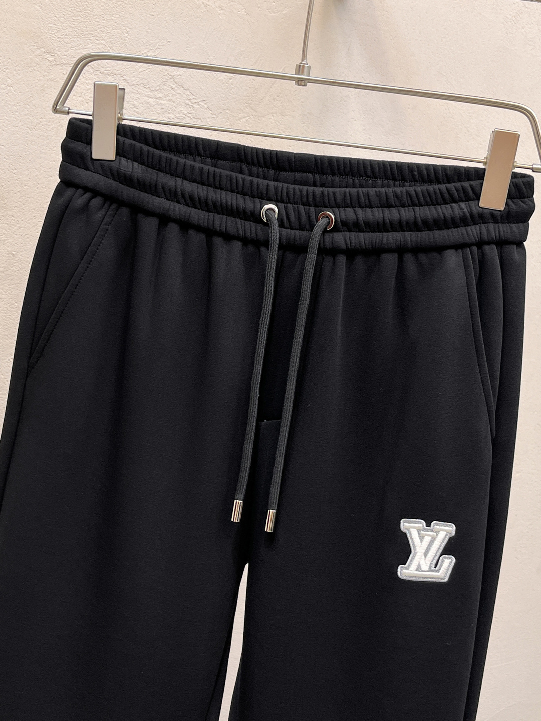 LV 2025全新爆款开衫套装 原单狠货🇭🇰倾注顶级设计师的精心之作 就为一个贴合、完美的上身效果 全天