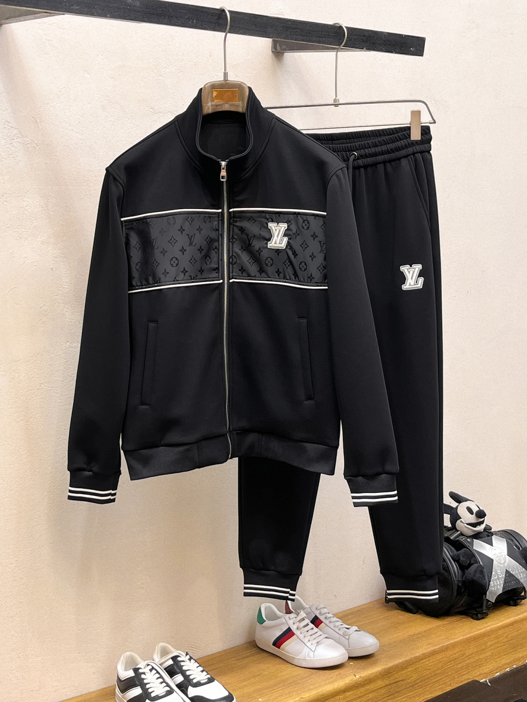 LV 2025全新爆款开衫套装 原单狠货🇭🇰倾注顶级设计师的精心之作 就为一个贴合、完美的上身效果 全天