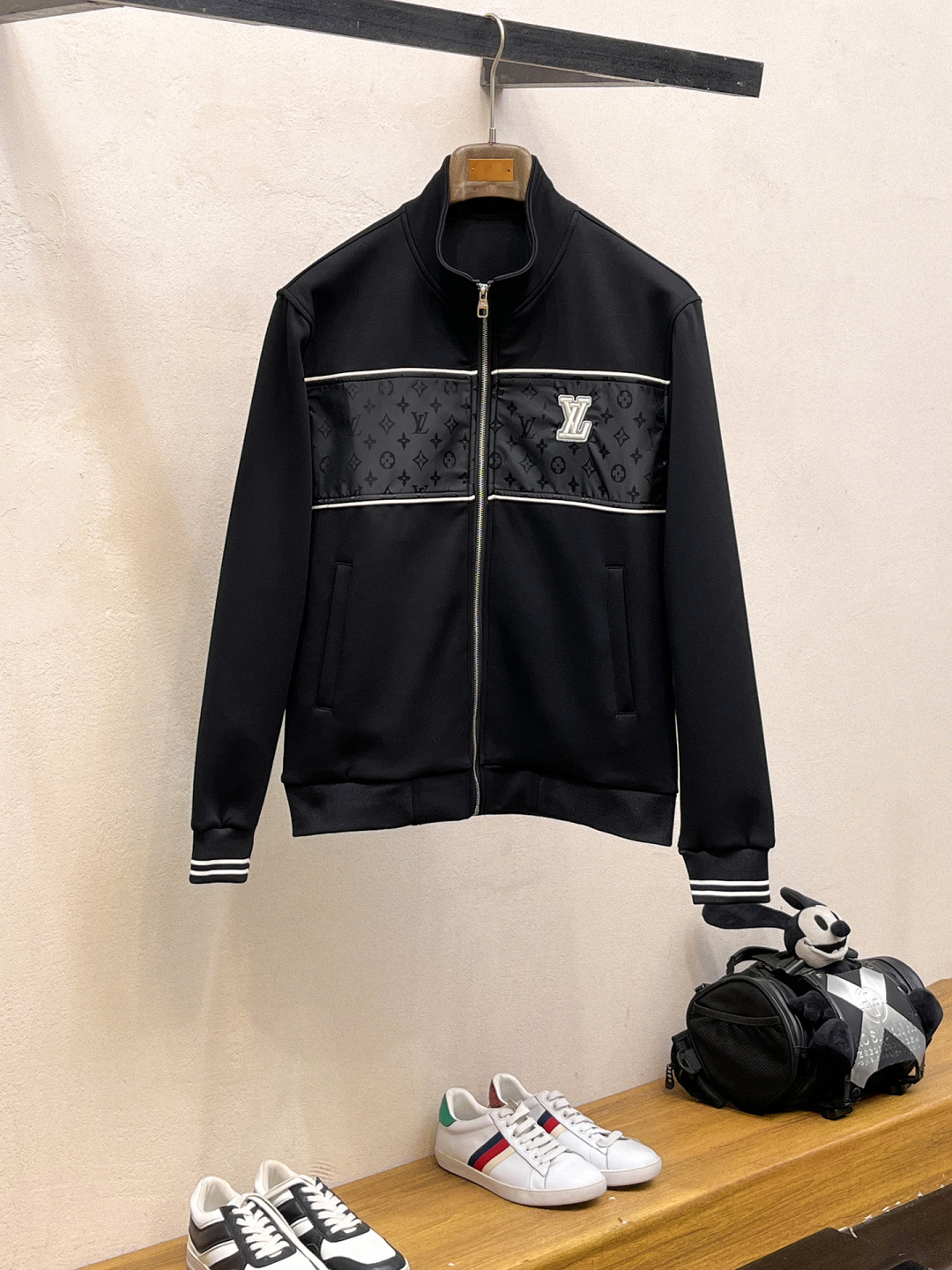 LV 2025全新爆款开衫套装 原单狠货🇭🇰倾注顶级设计师的精心之作 就为一个贴合、完美的上身效果 全天