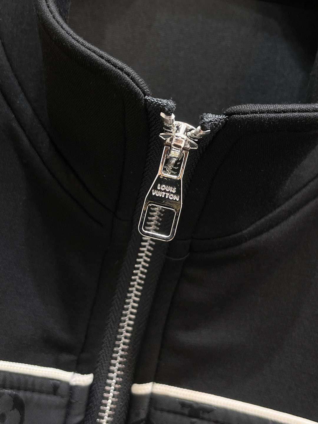 LV 2025全新爆款开衫套装 原单狠货🇭🇰倾注顶级设计师的精心之作 就为一个贴合、完美的上身效果 全天