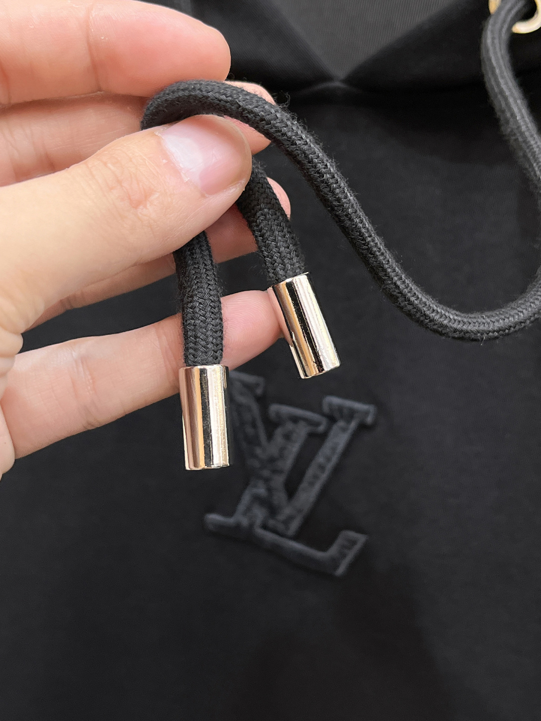 LV 2025全新爆款开衫套装 原单狠货🇭🇰倾注顶级设计师的精心之作 就为一个贴合、完美的上身效果 全天