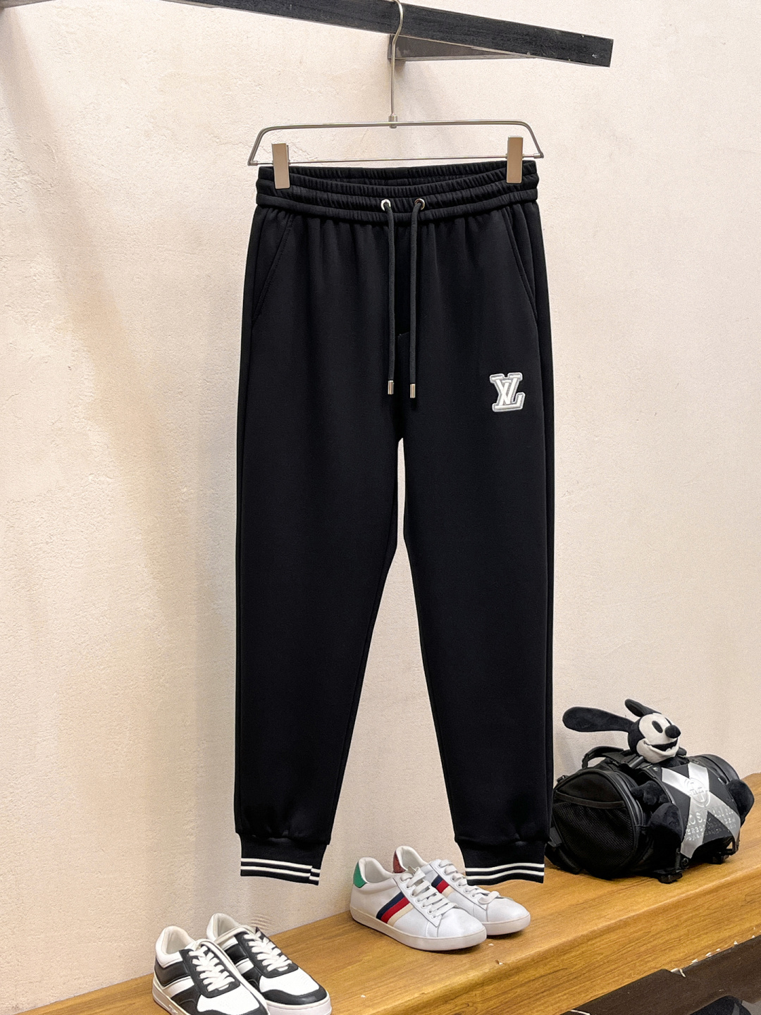 LV 2025全新爆款开衫套装 原单狠货🇭🇰倾注顶级设计师的精心之作 就为一个贴合、完美的上身效果 全天