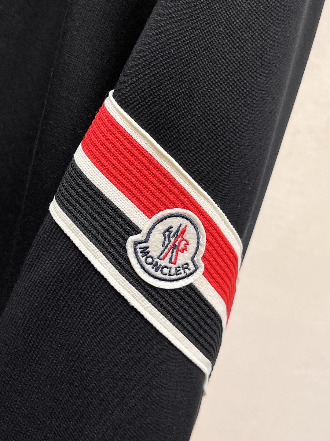 蒙口 2025全新爆款开衫套装 原单狠货🇭🇰倾注顶级设计师的精心之作 就为一个贴合、完美的上身效果 全天