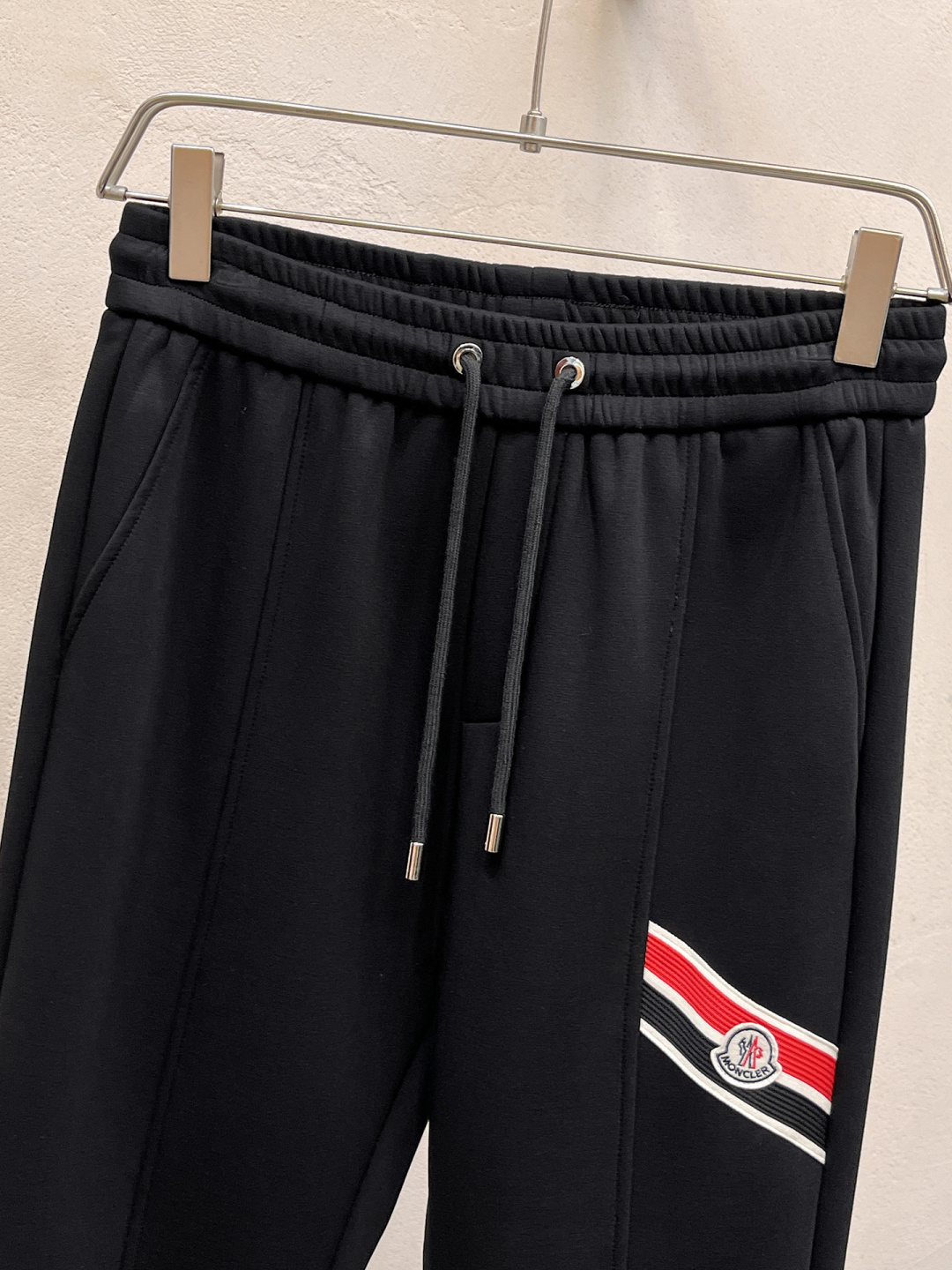 蒙口 2025全新爆款开衫套装 原单狠货🇭🇰倾注顶级设计师的精心之作 就为一个贴合、完美的上身效果 全天